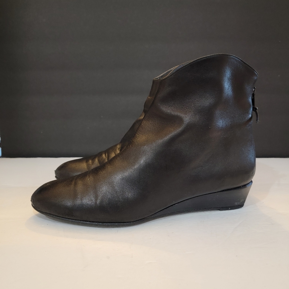 Stuart Weitzman Black Leather Wedge Ankle Bootie size 9 1/2 M JW 81233